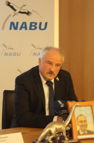 Olaf Tschimpke (NABU) bei der Verleihung des "Dinosauriers 2016"